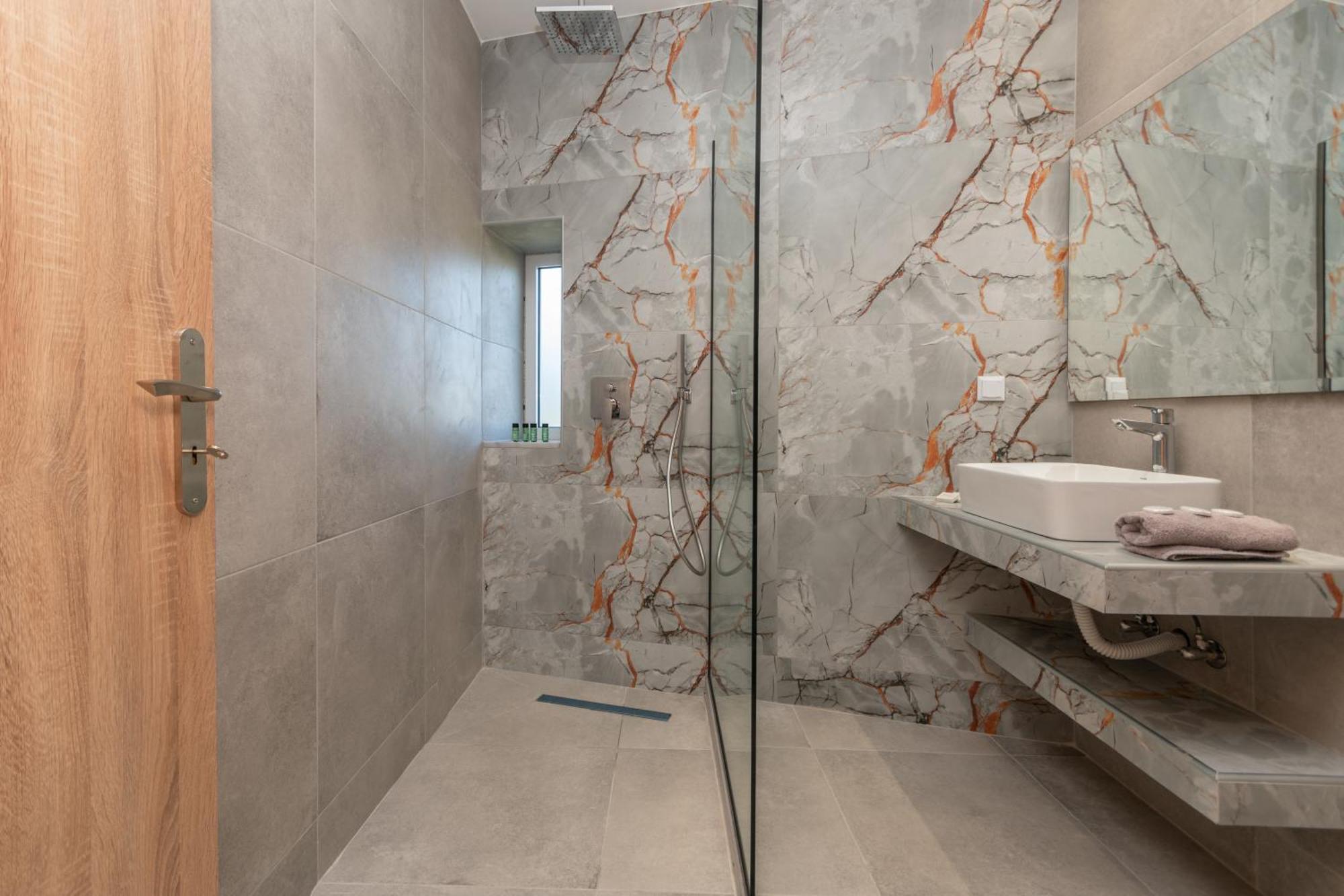 Katsaros Luxury Apts II 5 Min Walk To Beach 蒂锡利维 外观 照片